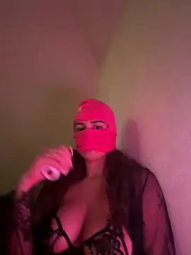 Snapshot of Esmeralda972 chatting on February 16, 2026, 7:01 pm Esmeralda972 online show from February 16, 2026, 7:01 pm