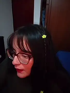 Snapshot of daphneev chatting on May 13, 2026, 6:42 am daphneev online show from May 13, 2026, 6:42 am