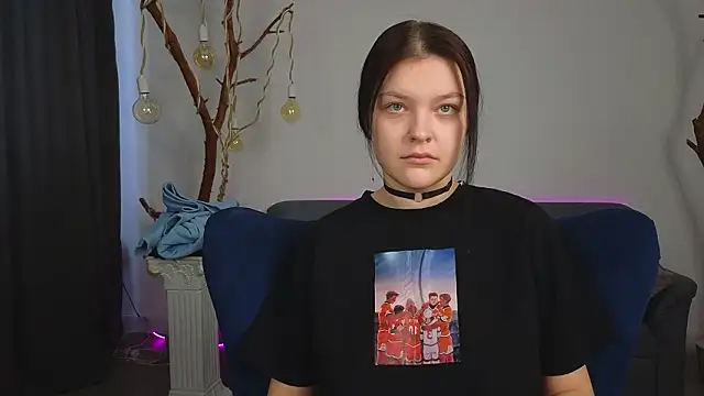 DeliaEffy online show from March 21, 2026, 1:15 pm