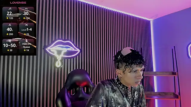 Maximoking26 online show from March 31, 2026, 4:14 am