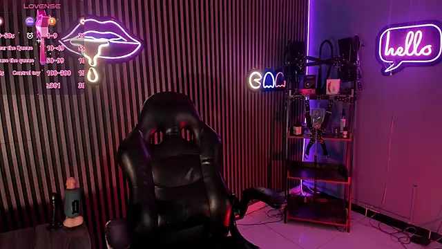 Maximoking26 online show from April 13, 2026, 3:43 am