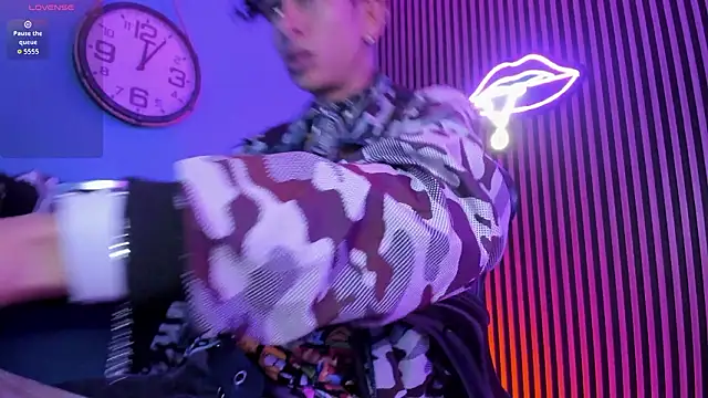 Maximoking26 online show from March 6, 2026, 2:28 am