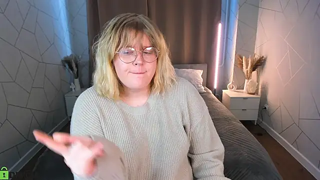 luna c0ra online show from April 2, 2026, 1:02 am