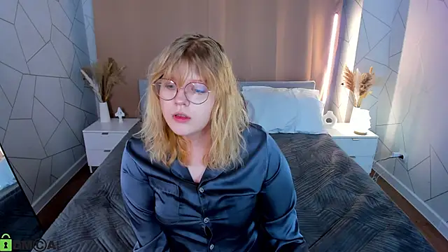 luna c0ra online show from February 22, 2026, 1:08 am