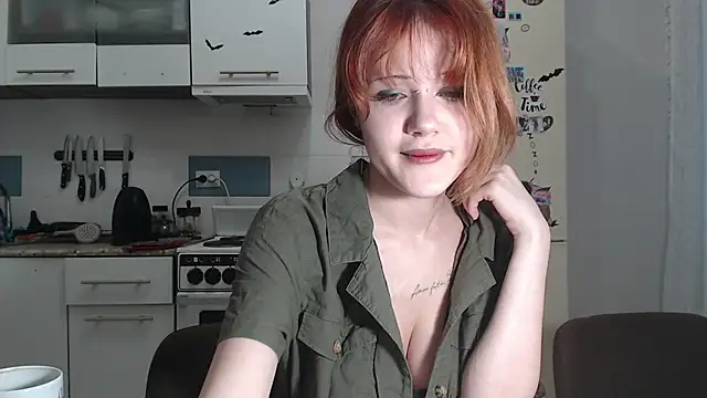 Snapshot of SolarAdrienne chatting on March 3, 2026, 2:46 pm SolarAdrienne online show from March 3, 2026, 2:46 pm