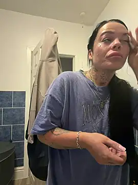Snapshot of Darkfantisyx chatting on July 17, 2026, 9:12 pm Darkfantisyx online show from July 17, 2026, 9:12 pm