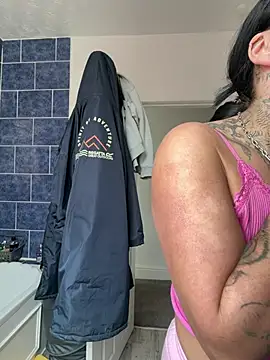 Darkfantisyx online show from April 18, 2026, 12:29 pm