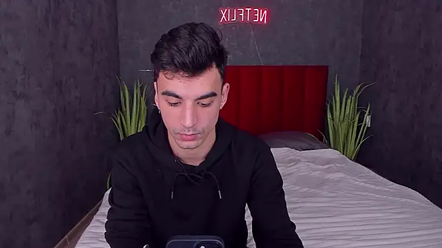 Slendy Knox online show from February 19, 2026, 1:52 pm