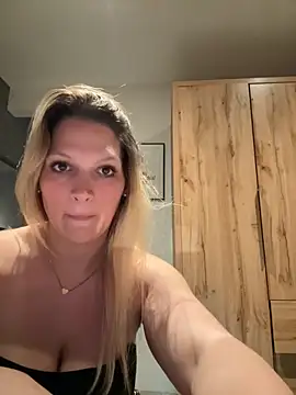 MiaSommer online show from May 6, 2026, 5:39 pm