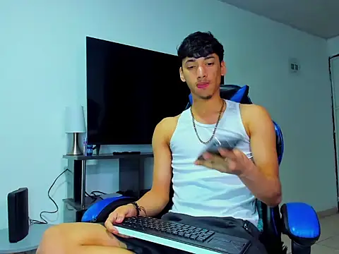 Snapshot of Lyam_Russo chatting on May 12, 2026, 9:15 am Lyam Russo online show from May 12, 2026, 9:15 am