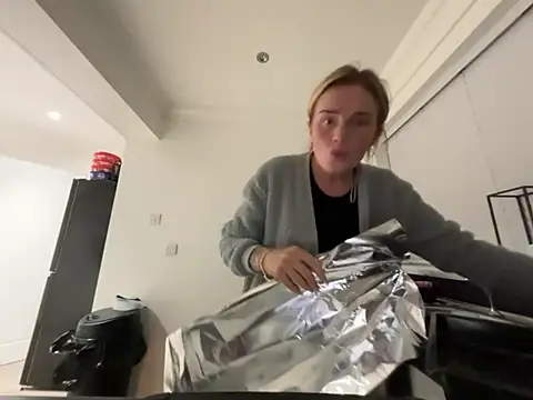 Snapshot of jadey19x chatting on March 6, 2026, 7:42 pm jadey19x online show from March 6, 2026, 7:42 pm