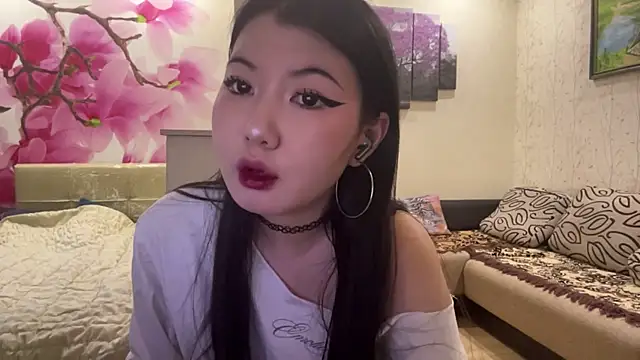 MaeRaads online show from April 18, 2026, 4:20 pm