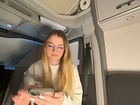 melanieTesss online show from February 21, 2026, 11:45 am