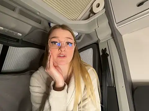 melanieTesss online show from February 21, 2026, 11:51 pm