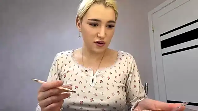 MerryVideo online show from April 19, 2026, 9:39 pm