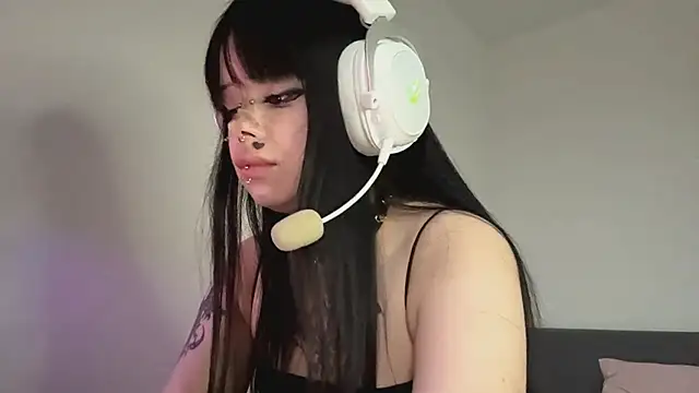 Luna Sohotti online show from April 18, 2026, 3:36 pm