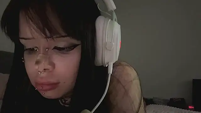 Luna Sohotti online show from April 16, 2026, 9:39 pm