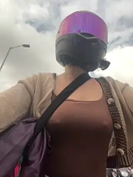 aleessiia online show from April 20, 2026, 1:13 pm