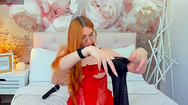 TinaHarp online show from June 9, 2026, 12:17 pm