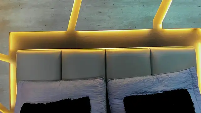 SilkNyx online show from February 24, 2026, 1:23 pm