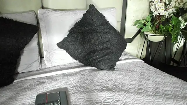 SilkNyx online show from February 20, 2026, 1:24 pm