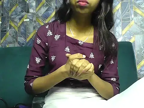 Rani1993 online show from April 7, 2026, 7:37 pm