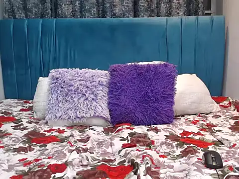 LustyHoneyXX online show from February 25, 2026, 5:24 pm