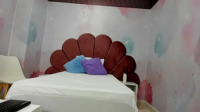 hillary bigbutt online show from March 15, 2026, 3:46 am