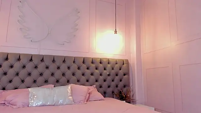 hillary bigbutt online show from March 10, 2026, 4:05 am