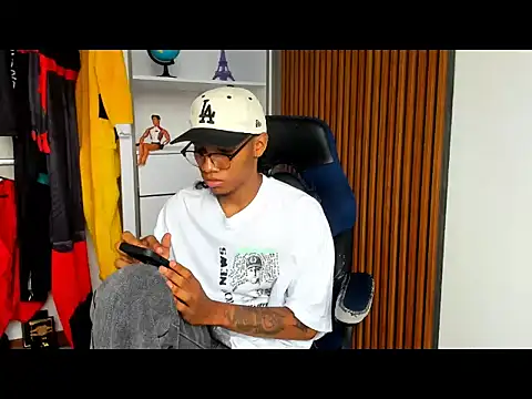 yandi hot online show from March 3, 2026, 2:13 pm