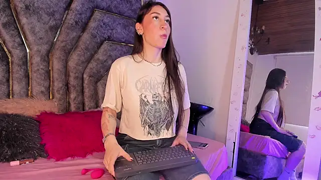 Snapshot of MaddyCarter chatting on May 15, 2026, 5:33 pm MaddyCarter online show from May 15, 2026, 5:33 pm