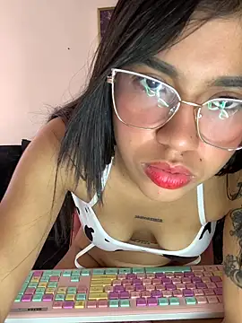 Lily em online show from April 18, 2026, 1:02 pm