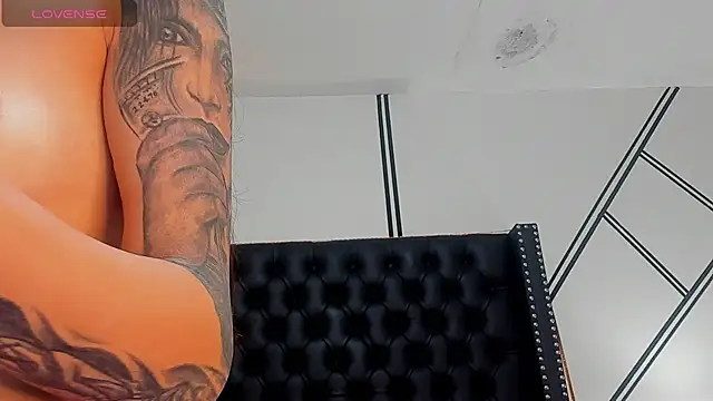 evangeline valencia online show from February 19, 2026, 9:34 pm