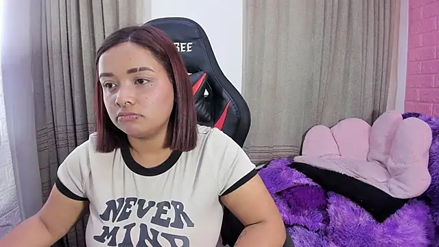 Snapshot of Sienna_Lux01 chatting on February 25, 2026, 5:57 pm Sienna Lux01 online show from February 25, 2026, 5:57 pm