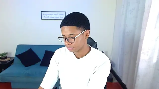 Snapshot of liiam3 chatting on February 25, 2026, 8:52 pm liiam3 online show from February 25, 2026, 8:52 pm