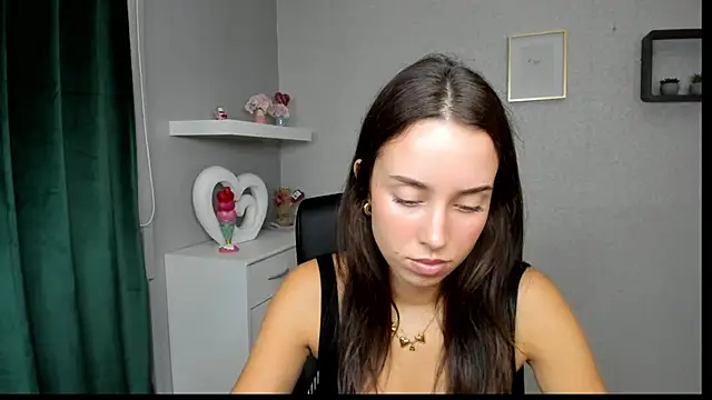 AdeleSolo online show from July 16, 2026, 5:37 am