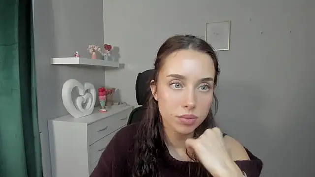 AdeleSolo online show from April 22, 2026, 5:36 am