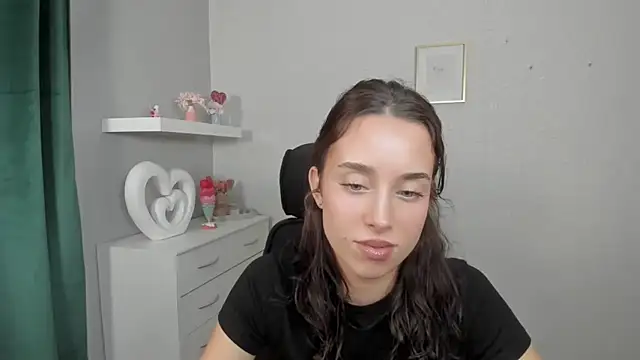 AdeleSolo online show from April 23, 2026, 5:47 am