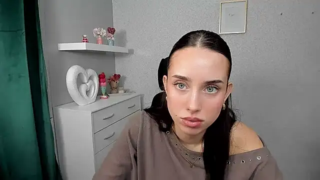 AdeleSolo online show from April 3, 2026, 5:36 am