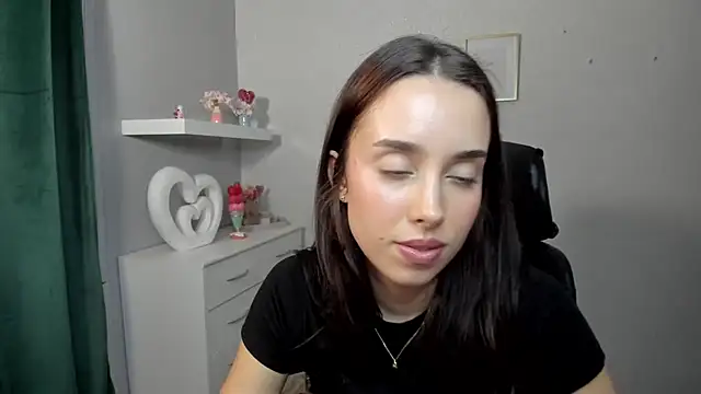 AdeleSolo online show from April 20, 2026, 5:47 pm