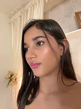 AlessiaVallmont online show from April 7, 2026, 3:03 pm