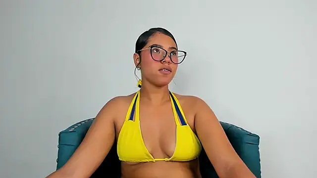 Snapshot of kendall_queen__ chatting on March 3, 2026, 7:54 pm kendall queen online show from March 3, 2026, 7:54 pm