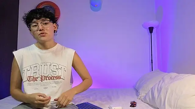 jeroharper  online show from April 28, 2026, 1:04 am