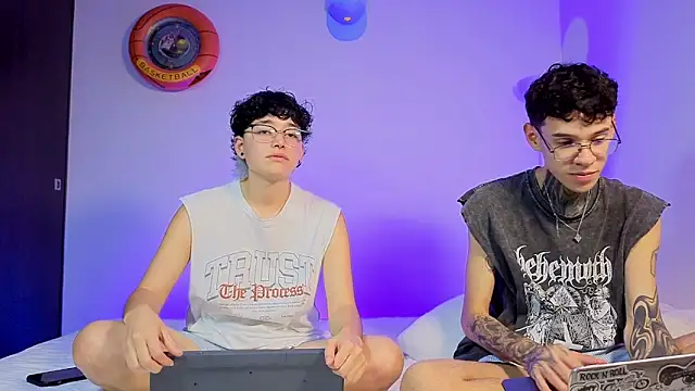 jeroharper  online show from April 28, 2026, 2:27 am