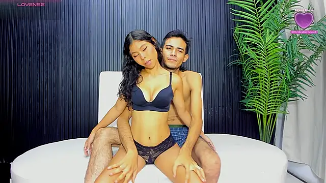 Snapshot of HoneyTrap_X chatting on March 26, 2026, 8:07 pm HoneyTrap X online show from March 26, 2026, 8:07 pm