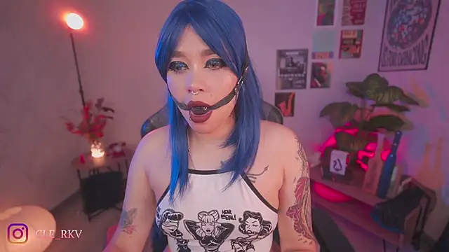 violette clerk1  online show from April 17, 2026, 9:50 pm