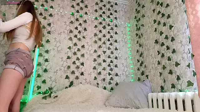 VictoriaDeese online show from April 20, 2026, 3:42 am