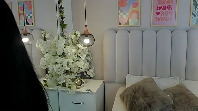 Mia Bailey  online show from June 2, 2026, 3:06 am