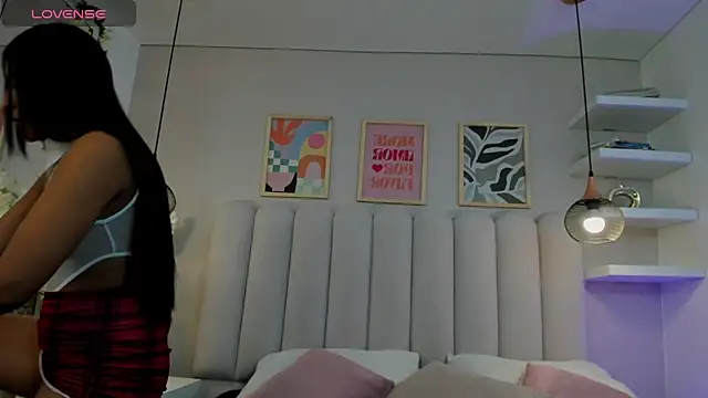 Mia Bailey  online show from April 20, 2026, 3:09 am