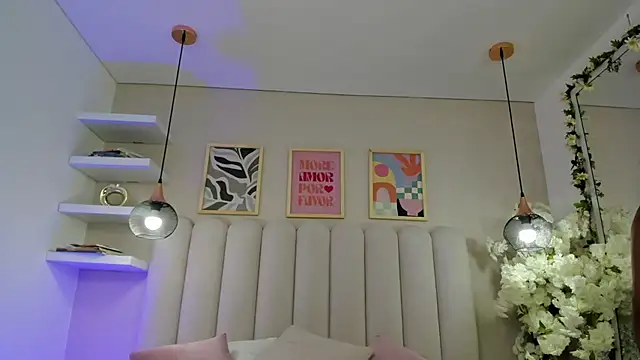 Mia Bailey  online show from April 7, 2026, 3:08 am